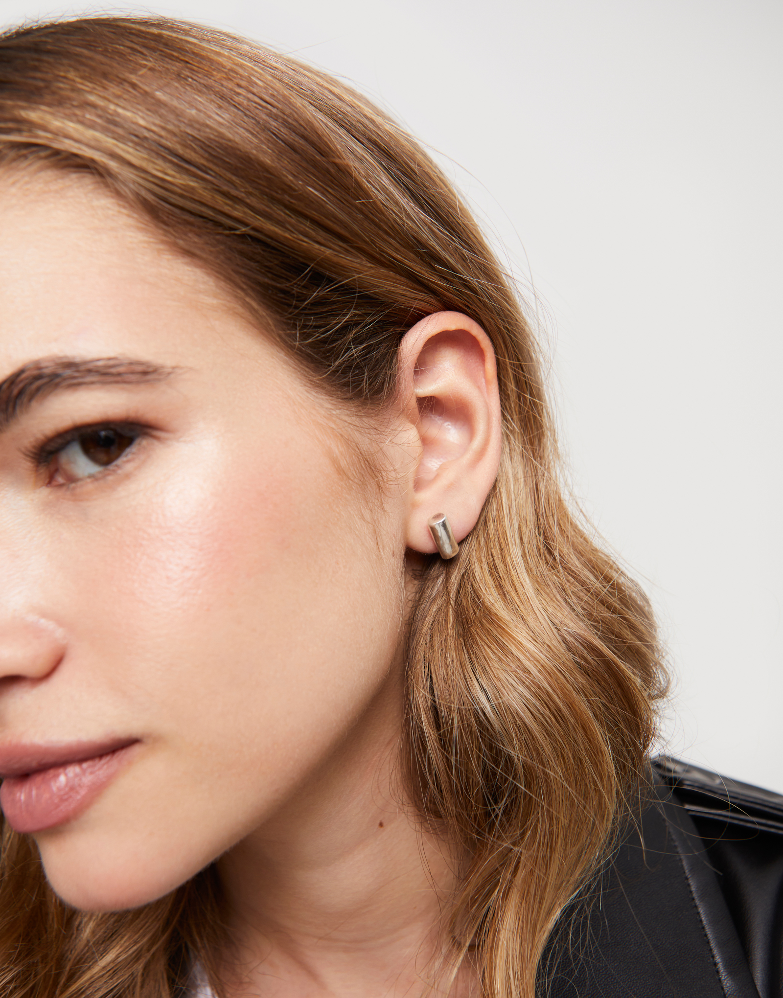 Tubular shape stud earrings, Silver, large thumbnail